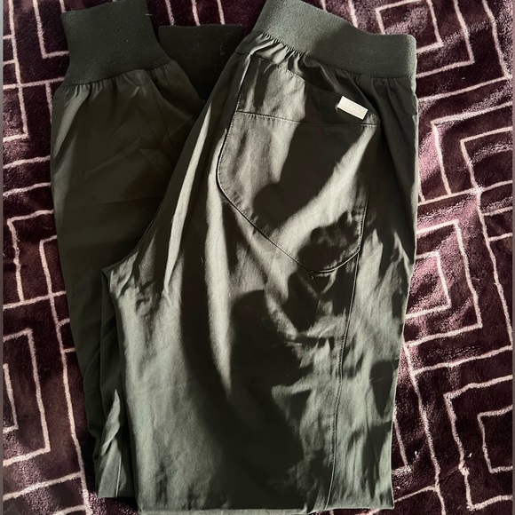 Figs  Fionlite material Joggers Size Small (Color Black) - Picture 3 of 14